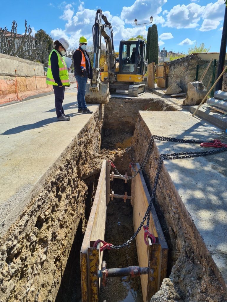 Le Syndicat Rhône Ventoux, qui assure la compétence eau potable et assainissement collectif, procède depuis le mois de mars à d’importants travaux sur les réseaux de la commune.